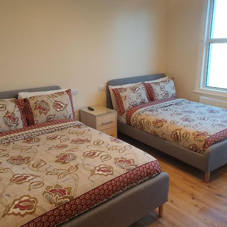 London Luxury Spacious 2 Bedroom Apartment 4 Mins From Ilford Stn. Free Parking Esterno foto
