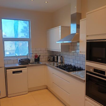 London Luxury Spacious 2 Bedroom Apartment 4 Mins From Ilford Stn. Free Parking Esterno foto
