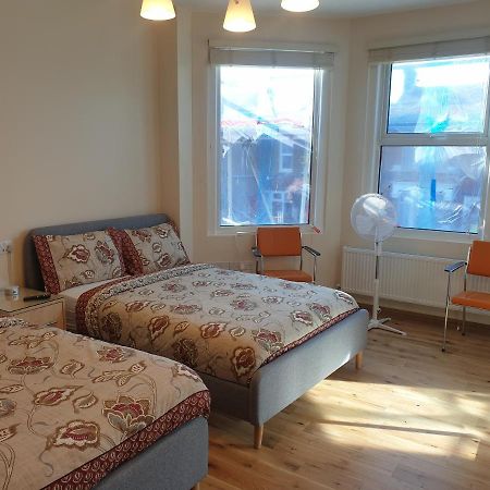 London Luxury Spacious 2 Bedroom Apartment 4 Mins From Ilford Stn. Free Parking Esterno foto
