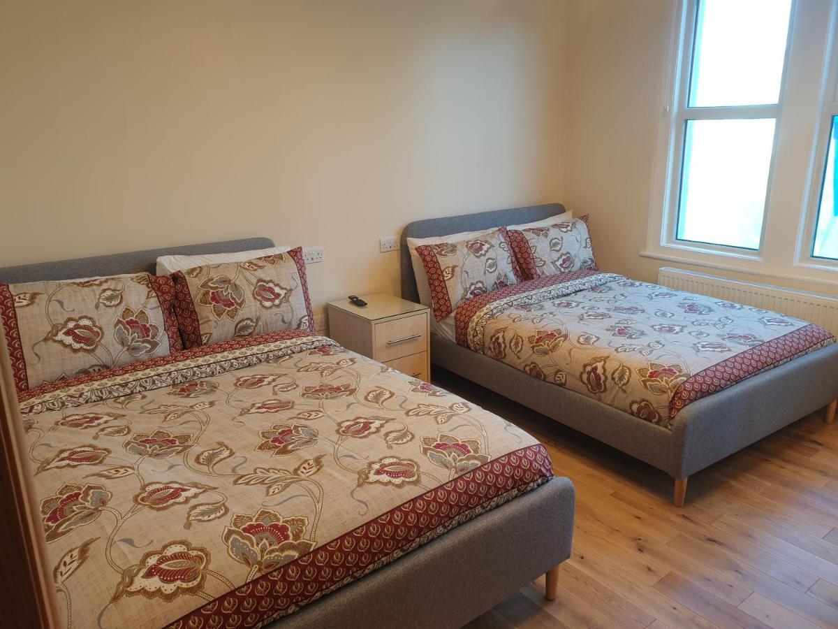 London Luxury Spacious 2 Bedroom Apartment 4 Mins From Ilford Stn. Free Parking Esterno foto