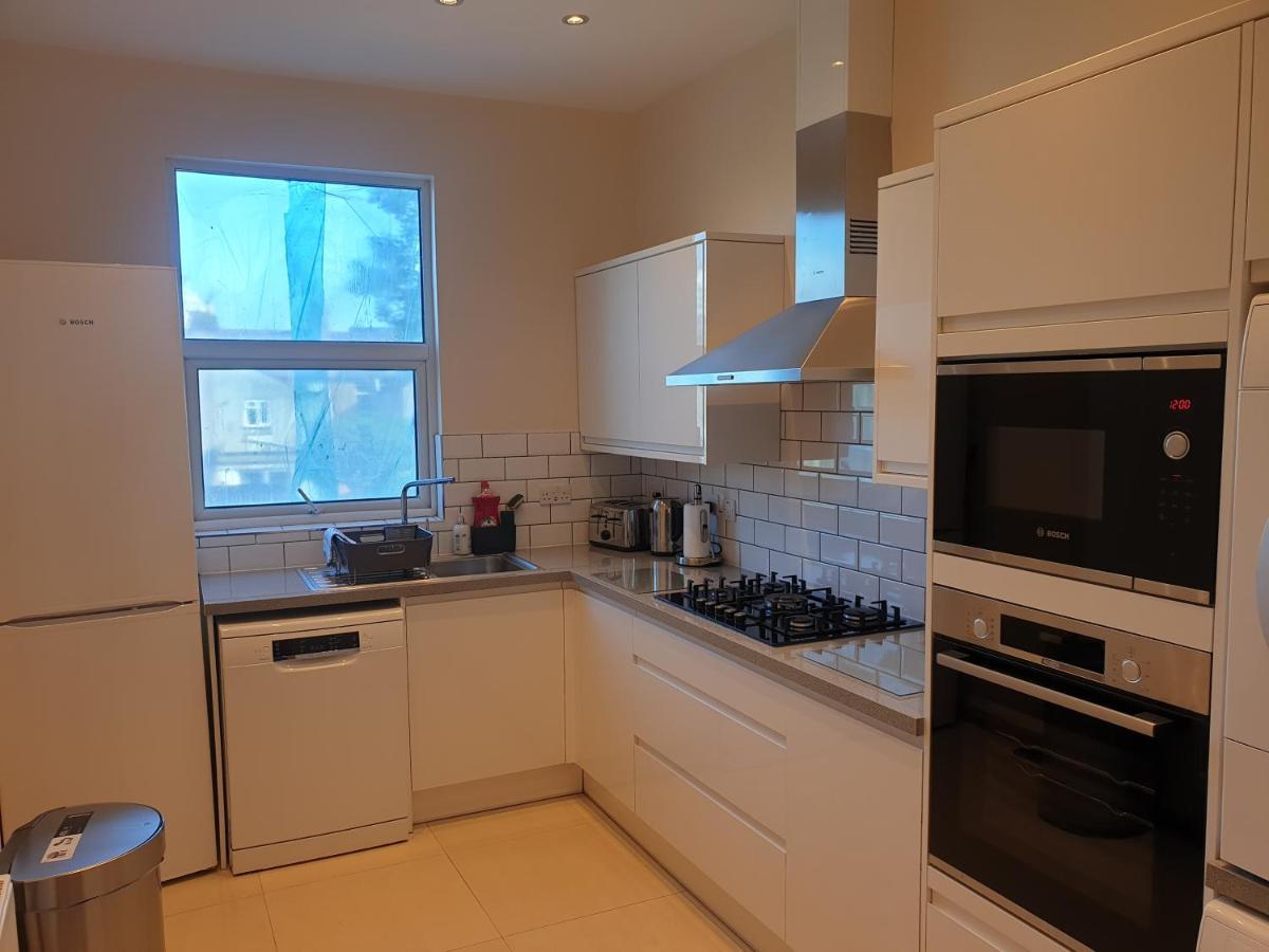 London Luxury Spacious 2 Bedroom Apartment 4 Mins From Ilford Stn. Free Parking Esterno foto