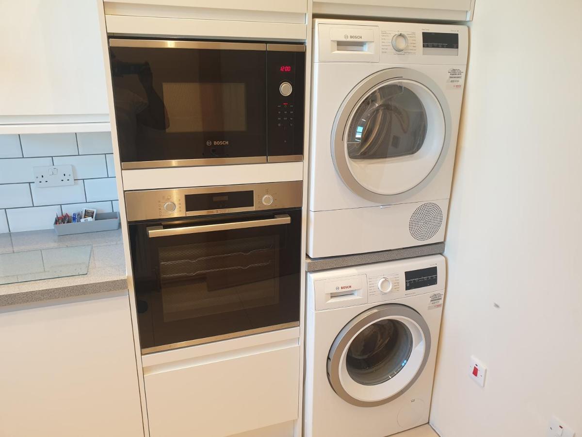 London Luxury Spacious 2 Bedroom Apartment 4 Mins From Ilford Stn. Free Parking Esterno foto