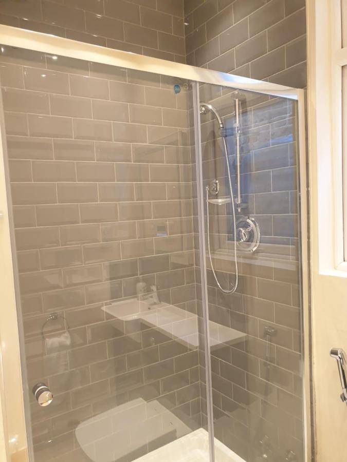 London Luxury Spacious 2 Bedroom Apartment 4 Mins From Ilford Stn. Free Parking Esterno foto