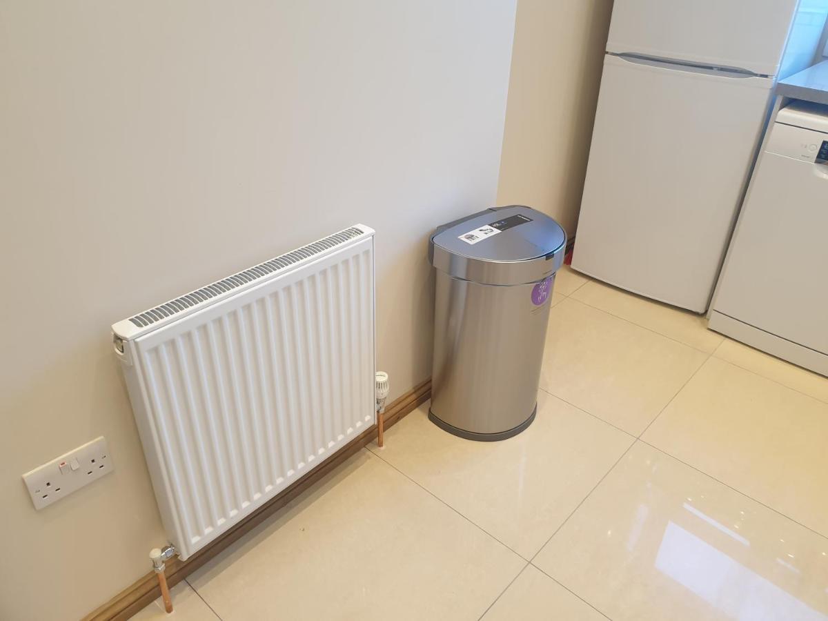London Luxury Spacious 2 Bedroom Apartment 4 Mins From Ilford Stn. Free Parking Esterno foto