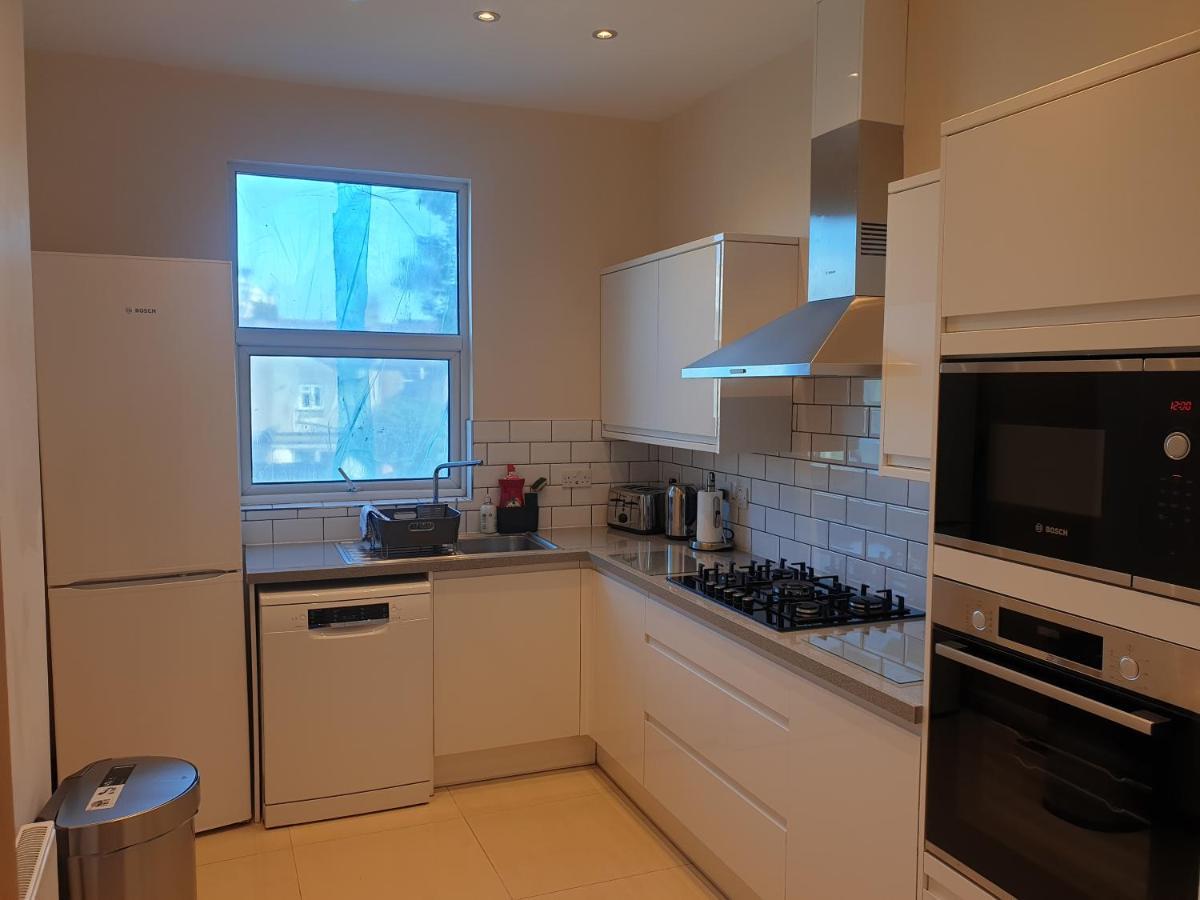 London Luxury Spacious 2 Bedroom Apartment 4 Mins From Ilford Stn. Free Parking Esterno foto