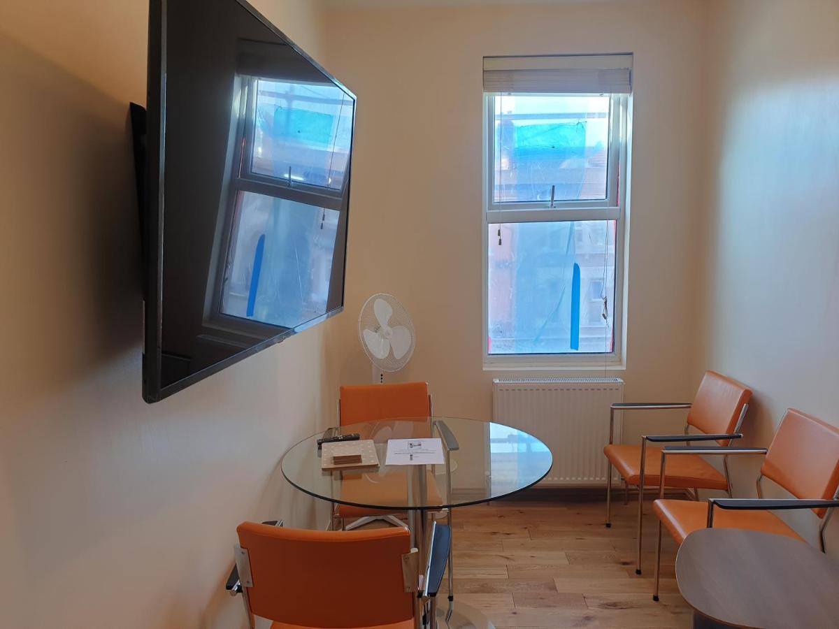 London Luxury Spacious 2 Bedroom Apartment 4 Mins From Ilford Stn. Free Parking Esterno foto