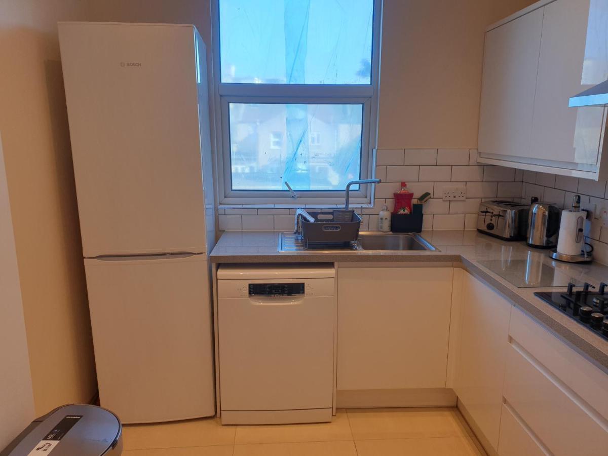 London Luxury Spacious 2 Bedroom Apartment 4 Mins From Ilford Stn. Free Parking Esterno foto