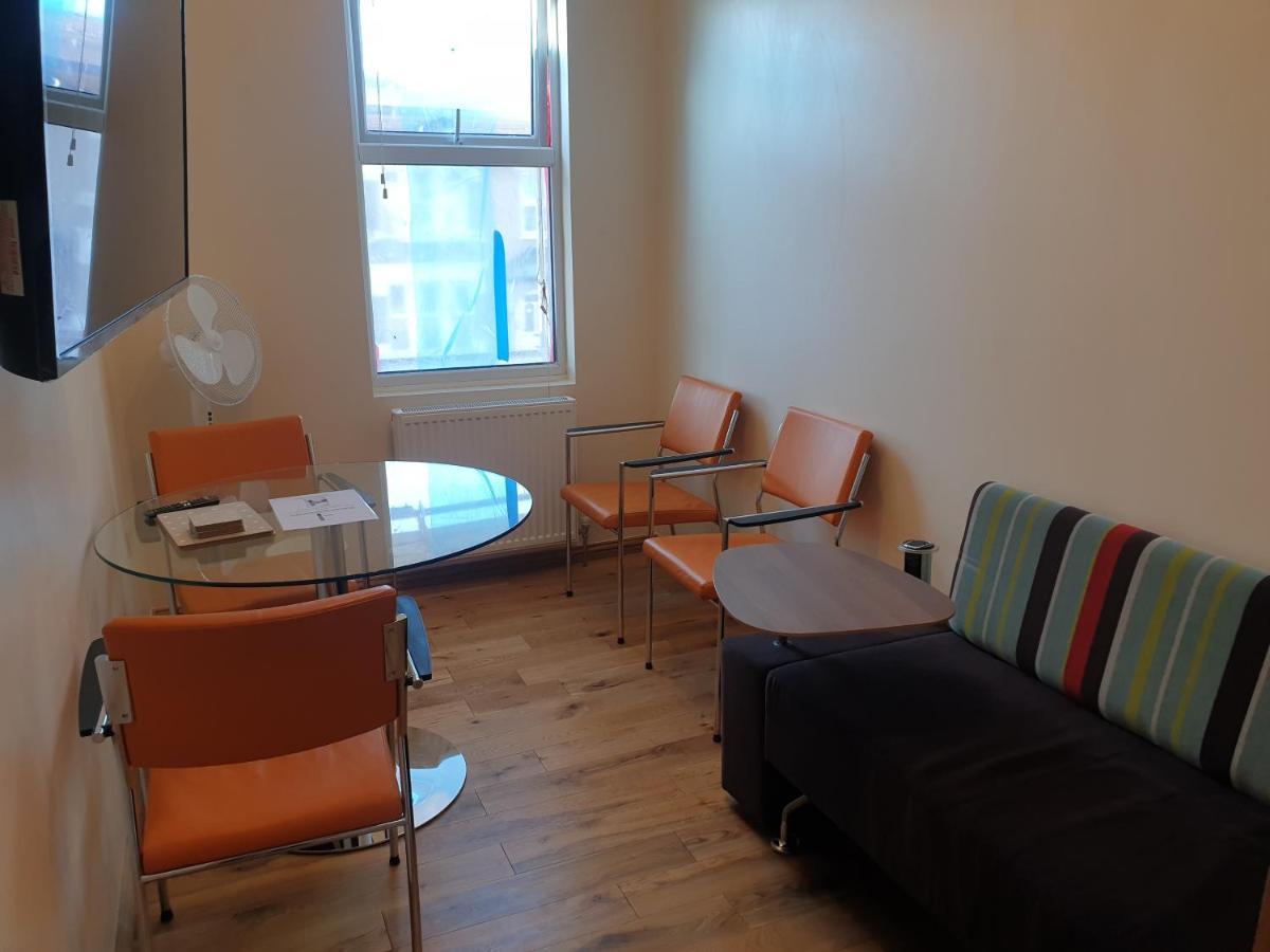 London Luxury Spacious 2 Bedroom Apartment 4 Mins From Ilford Stn. Free Parking Esterno foto